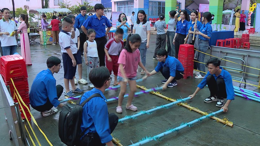 Ấn tượng "gian hàng 0 đồng" và công trình "ban công nở hoa" tại Ngày hội Đại đoàn kết phường Minh Phụng - Ảnh 4.