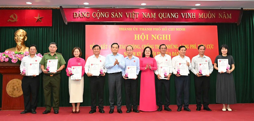 Đài Phát thanh và Truyền hình TP.HCM (HTV) đoạt giải nhất Giải báo chí viết về công tác phòng, chống tham nhũng, lãng phí, tiêu cực TP. Hồ Chí Minh - Ảnh 1.