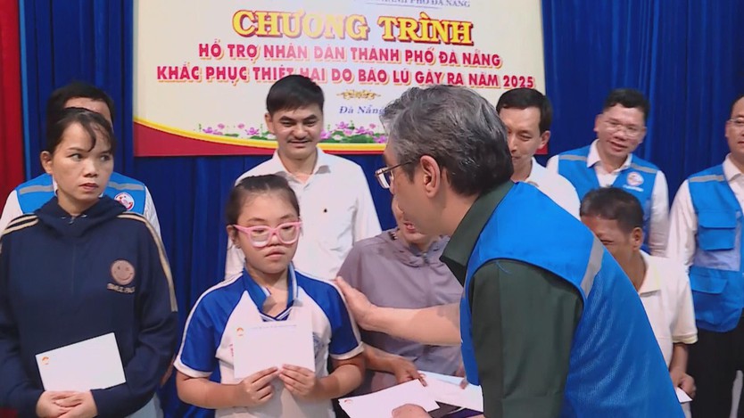 Hành trình đồng hành của TP. Hồ Chí Minh với người dân TP. Đà Nẵng sau bão lũ - Ảnh 2.