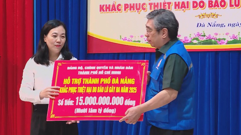 Hành trình đồng hành của TP. Hồ Chí Minh với người dân TP. Đà Nẵng sau bão lũ - Ảnh 1.