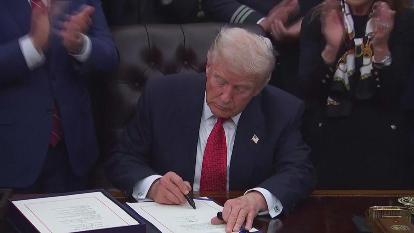 Tổng thống trump ký thành luật chấm dứt đóng cửa Chính phủ Mỹ - Ảnh 1.