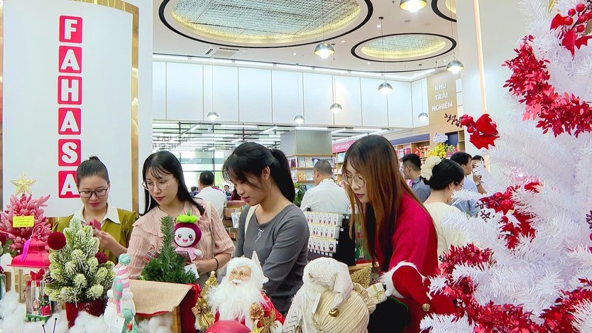 Nhà sách Fabico Hùng Vương chính thức khai trương- Ảnh 6.
