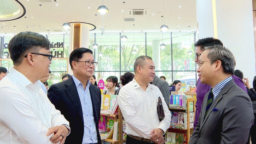 Nhà sách Fabico Hùng Vương chính thức khai trương- Ảnh 8.