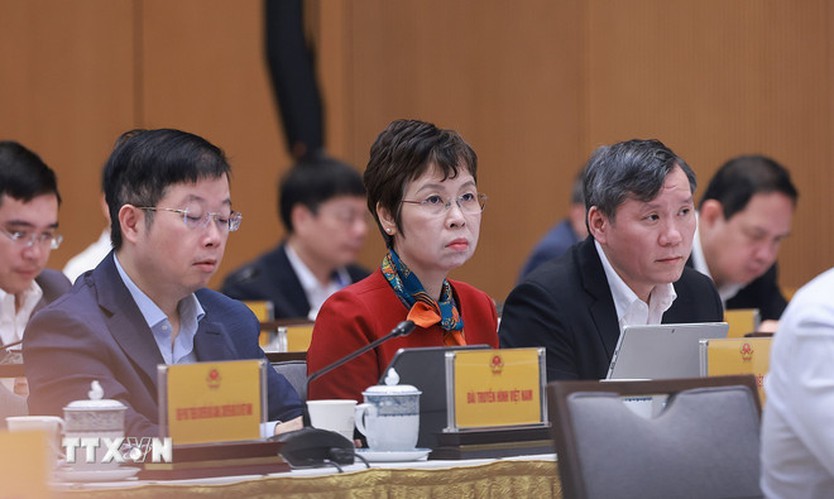 Thủ tướng: Lấy khoa học công nghệ và chuyển đổi số làm động lực chính của tăng trưởng - Ảnh 2.