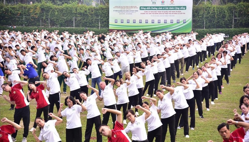 Hơn 1.500 người tham gia "Đồng diễn dưỡng sinh vì sức khỏe cộng đồng" - Ảnh 1.