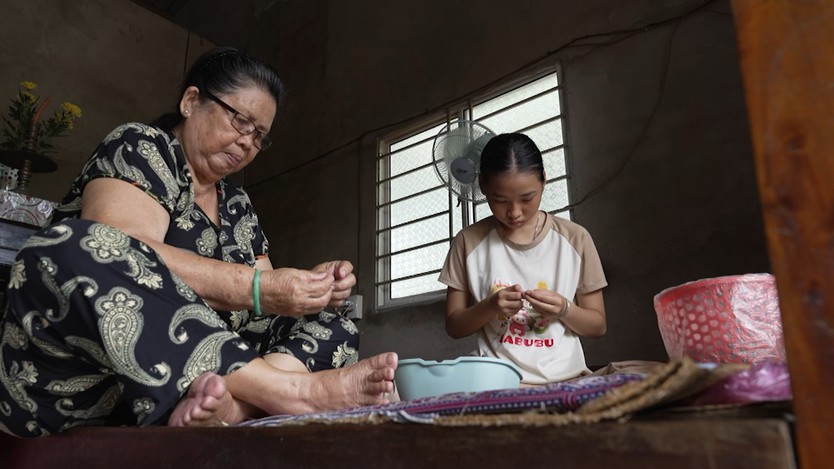 Mái ấm gia đình Việt: Ngọc Trân nuôi ước mơ làm bác sĩ để chữa bệnh cho bà và cha - Ảnh 3.