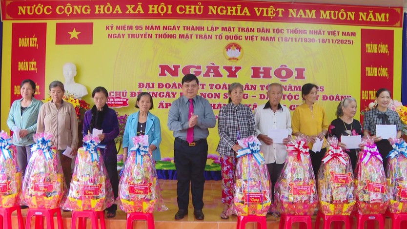 Lãnh đạo Thành ủy TP. Hồ Chí Minh dự Ngày hội Đại đoàn kết tại xã Bình Giã (Bà Rịa - Vũng Tàu)- Ảnh 4.