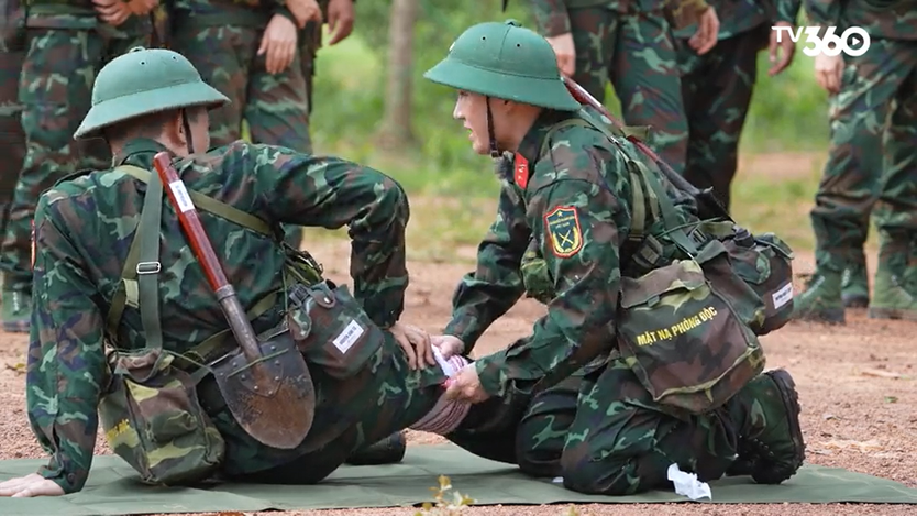 Sao Nhập Ngũ 2025 – Tập 14: Hai “y tá bất đắc dĩ” làm lớp học náo loạn - Ảnh 4.