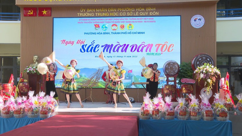 Ngày hội "Sắc màu Dân tộc" tại Phường Hòa Bình: Hội tụ văn hóa, lan tỏa nghĩa tình - Ảnh 2.