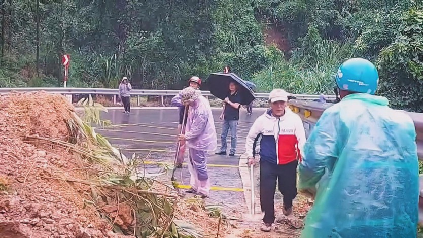 Quốc lộ 26 tê liệt do sạt lở đèo Phượng Hoàng: Tuyến Đắk Lắk - Khánh Hòa bị cô lập hoàn toàn- Ảnh 6.