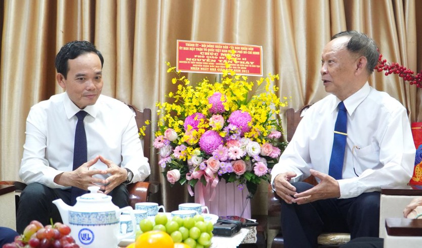 Thầy cô giáo chính là mạch nguồn nuôi dưỡng trí tuệ, là rường cột vững chắc cho sự phát triển bền vững của Thành phố- Ảnh 5.