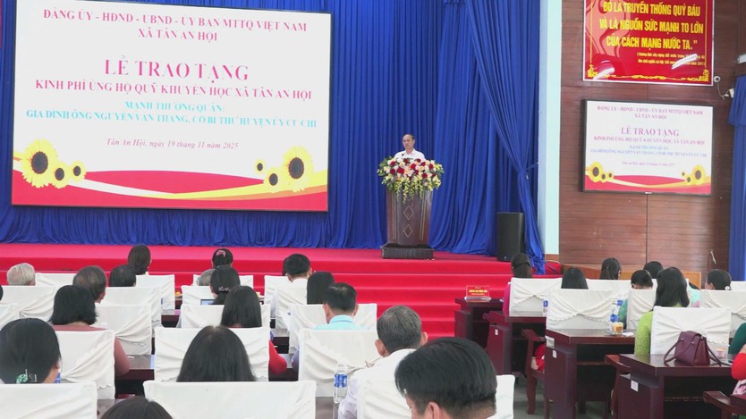 Xã Tân An Hội trao học bổng khuyến tài cho học sinh có hoàn cảnh khó khăn- Ảnh 1.