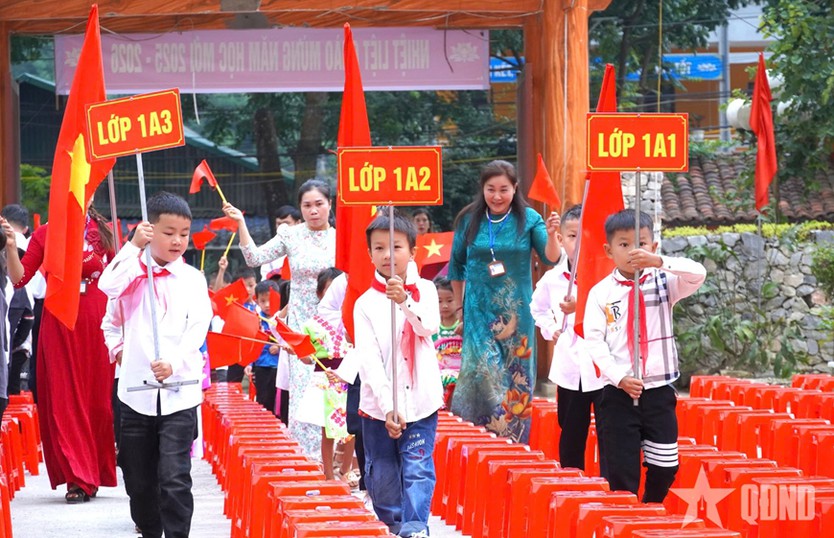 Bộ trưởng Nguyễn Kim Sơn: Thực hiện tốt phương châm “Thầy ra thầy, trò ra trò” - Ảnh 4.