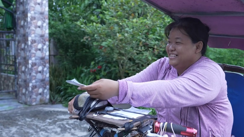Mái ấm gia đình Việt: Cậu bé Minh Tiến bán vé số phụ giúp cha mẹ khuyết tật - Ảnh 2.