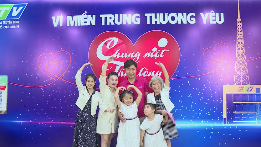 TP. Hồ Chí Minh chung tay ủng hộ chương trình “Chung một tấm lòng” hướng về miền Trung- Ảnh 3.