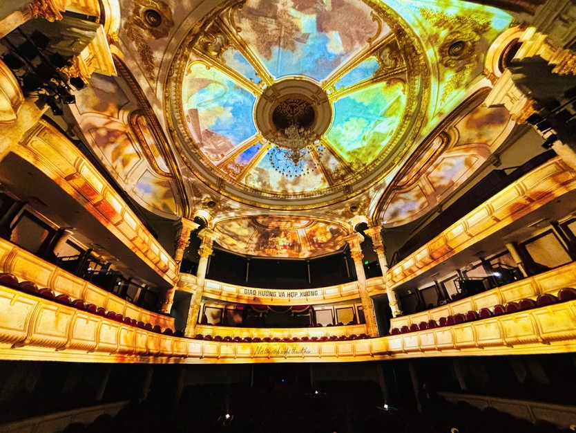 Nhà hát Lớn Hà Nội lộng lẫy chưa từng thấy- Ảnh 4.