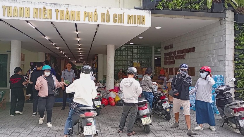 Nhiều tấm lòng từ TP. Hồ Chí Minh tiếp tục hướng về đồng bào vùng lũ - Ảnh 2.