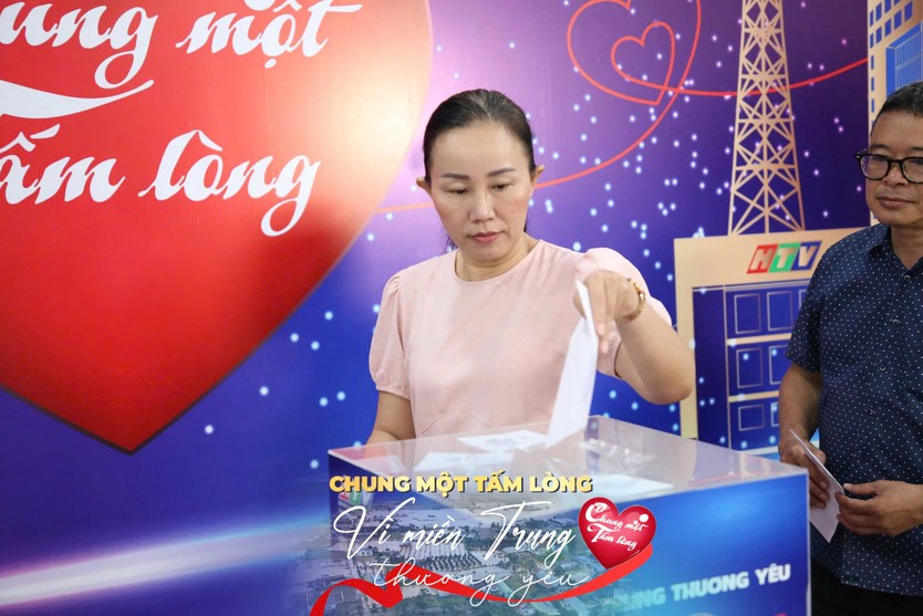 Sôi nổi không khí quyên góp quỹ "Chung một tấm lòng: Vì miền Trung thương yêu" - Ảnh 38.