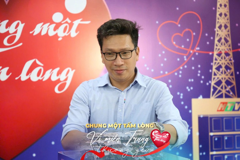 Sôi nổi không khí quyên góp quỹ "Chung một tấm lòng: Vì miền Trung thương yêu" - Ảnh 42.