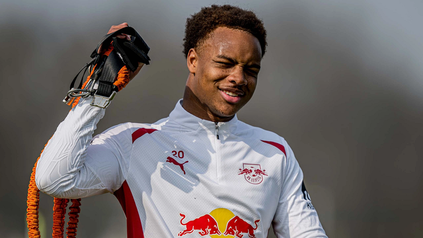Vòng 11 Bundesliga: Assan Ouedraogo toả sáng giúp Leipzig lên ngôi nhì bảng  - Ảnh 1.