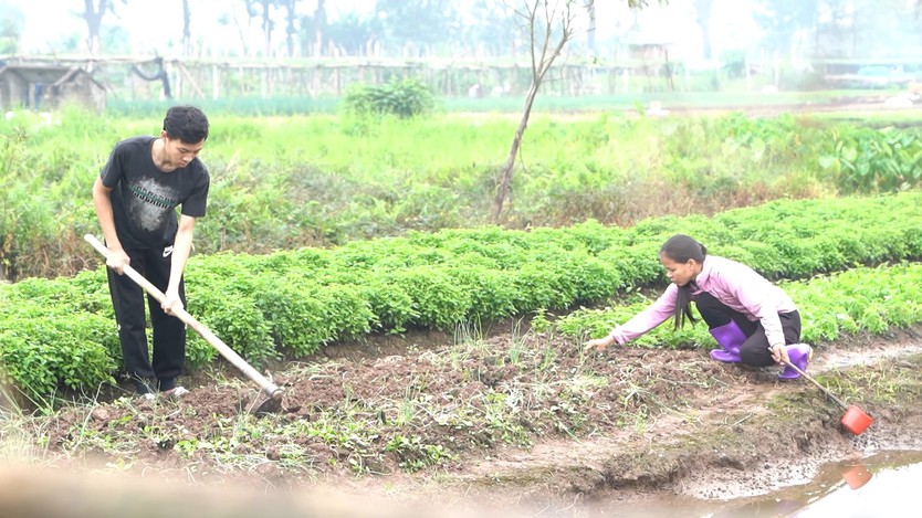 Ánh Tuyết: Cô bé lớp 7 nghị lực và người mẹ một mắt - Mái ấm gia đình Việt - Ảnh 3.