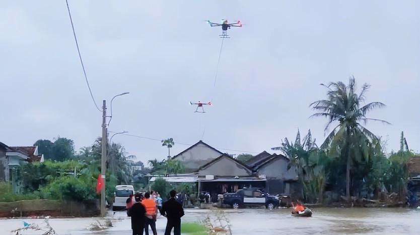 NHỮNG CHUYẾN BAY ĐẮNG LÒNG MIỀN TRUNG - Ảnh 2.