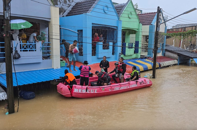 Lũ lụt nghiêm trọng ở Thái Lan, Malaysia - Ảnh 1.