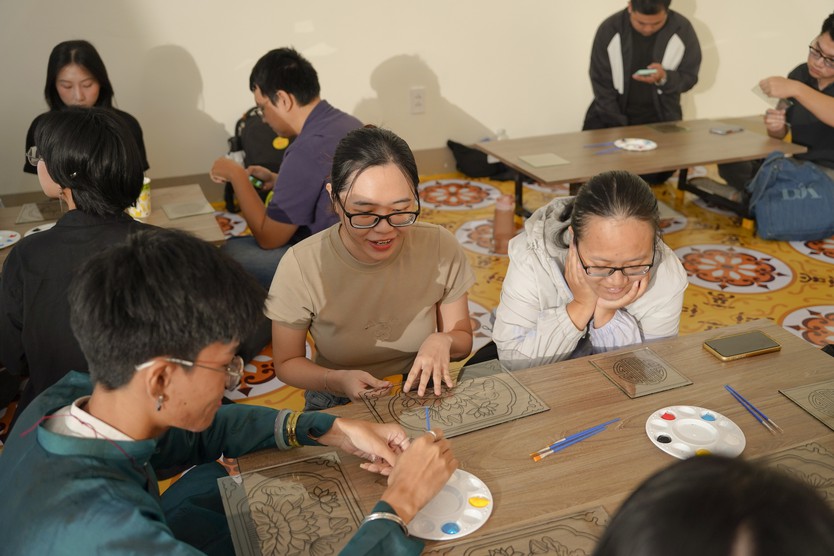 Giới trẻ TP.HCM hào hứng khám phá tín ngưỡng thờ cúng qua dự án “Ông Gánh Bà Nâng” - Ảnh 9.