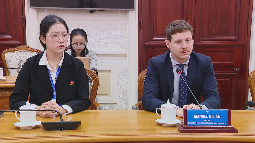TP. Hồ Chí Minh tăng cường hợp tác quốc tế trong robot, A.I. và chính quyền số - Ảnh 4.