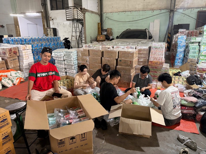 “Cùng em tới trường” - Sẻ chia từ TP. Hồ Chí Minh đến học sinh vùng lũ - Ảnh 5.