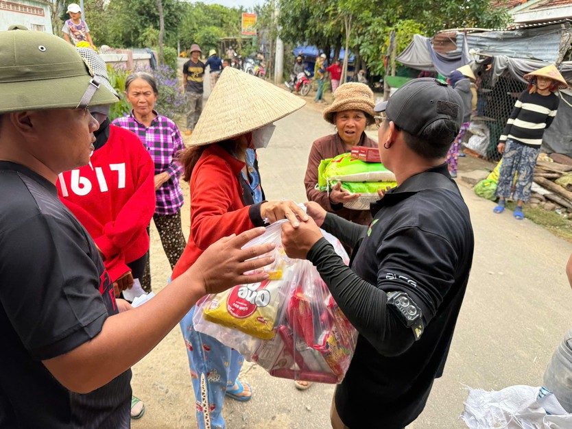 “Cùng em tới trường” - Sẻ chia từ TP. Hồ Chí Minh đến học sinh vùng lũ - Ảnh 6.