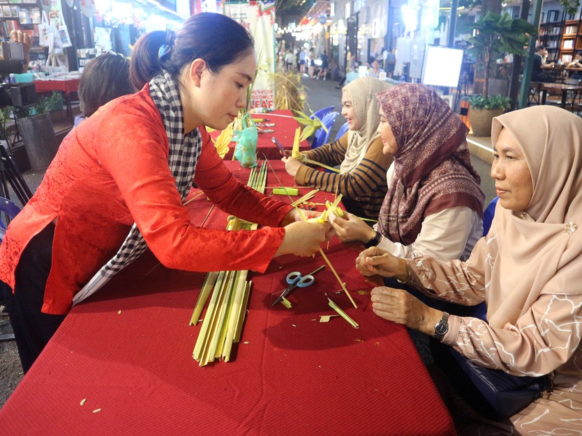 Trò chơi dân gian sống trong lòng phố- Ảnh 1.