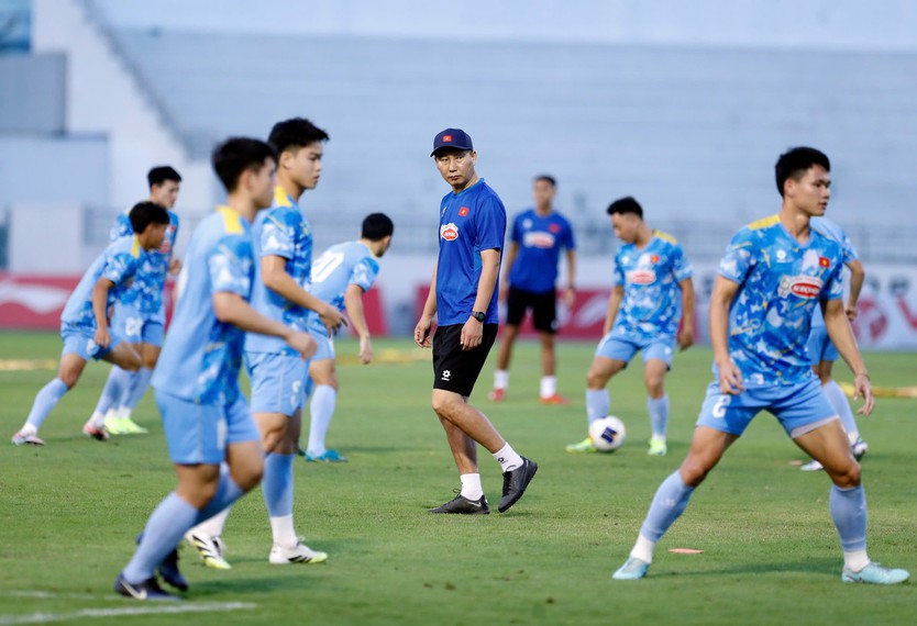 HLV Kim Sang-sik loại 5 cầu thủ khỏi U23 Việt Nam: Có trung vệ cao 1,95 m?- Ảnh 2.