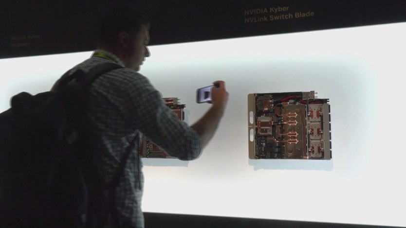 Ông Trump: Chip A.I Blackwell Nvidia chỉ dành cho các công ty Mỹ - Ảnh 2.