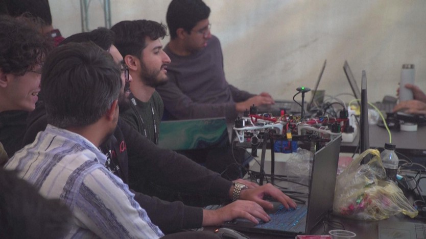 Đấu robot trong khuôn khổ Tech Olympic tại Iran - Ảnh 1.