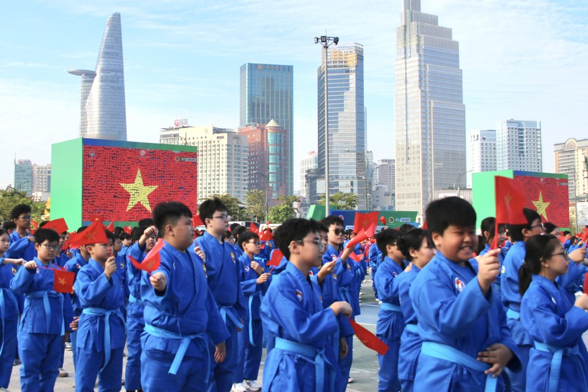 NewZround: Hơn 60.000 học sinh đồng diễn võ nhạc Vovinam - Ảnh 1.