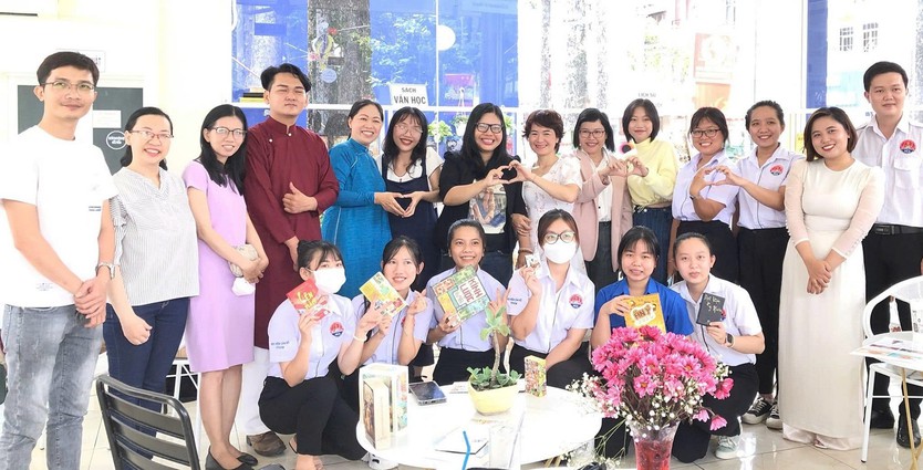 Chuyến tàu mùa thu: Từ đại sứ đến điều phối tại Liên hoan phim khoa học 2025 - Ảnh 4.