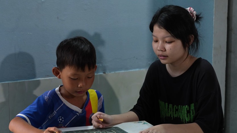 Mái ấm gia đình Việt: Cô bé Bích Trân nhịn đói bữa sáng vì "con quen rồi" - Ảnh 3.