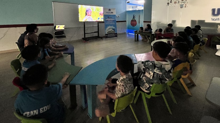 Chuyến tàu mùa thu: Từ đại sứ đến điều phối tại Liên hoan phim khoa học 2025 - Ảnh 14.