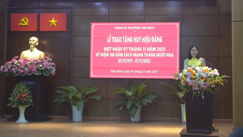 Trang trọng lễ kỉ niệm 108 năm Cách mạng Tháng Mười Nga tại phường Tam Bình - Ảnh 1.