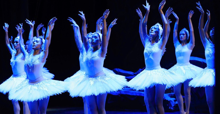 Ballet 'Hồ thiên nga' tái diễn sau 2 đêm - Ảnh 1.