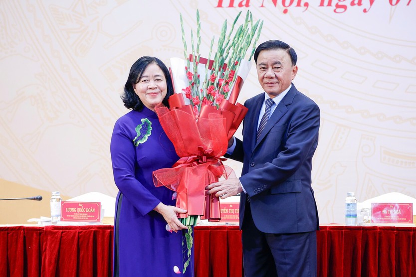 Bà Bùi Thị Minh Hoài làm Chủ tịch Ủy ban T.Ư Mặt trận Tổ quốc Việt Nam - Ảnh 1.
