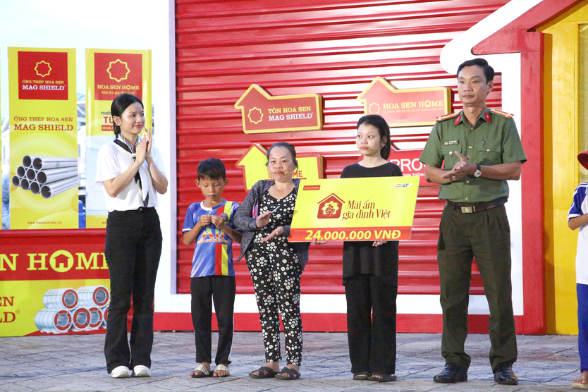 Mái ấm gia đình Việt: Hơn 300 triệu trao cho các em nhỏ khó khăn- Ảnh 1.