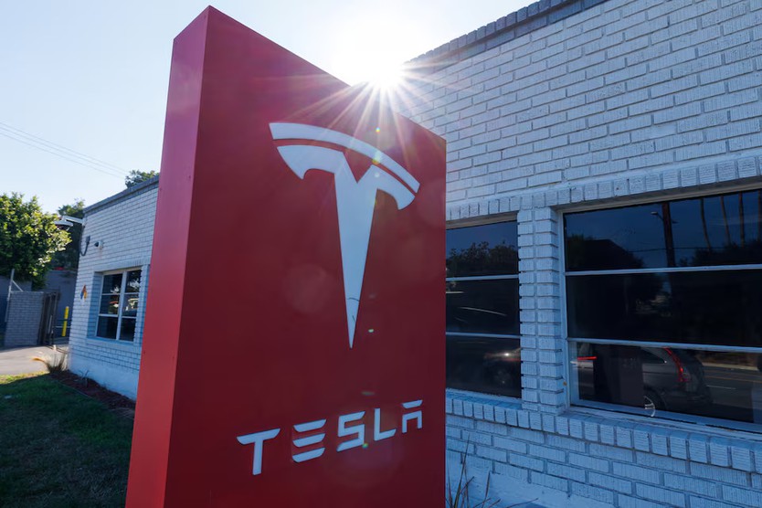 Tesla: Cổ đông bỏ phiếu khoản thưởng kỷ lục 878 tỷ USD cho CEO Elon Musk - Ảnh 1.