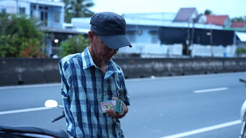 Văn Tính: Cha em mất một tay, mẹ qua đời sau 10 ngày sinh em trai - Mái ấm gia đình Việt - Ảnh 1.