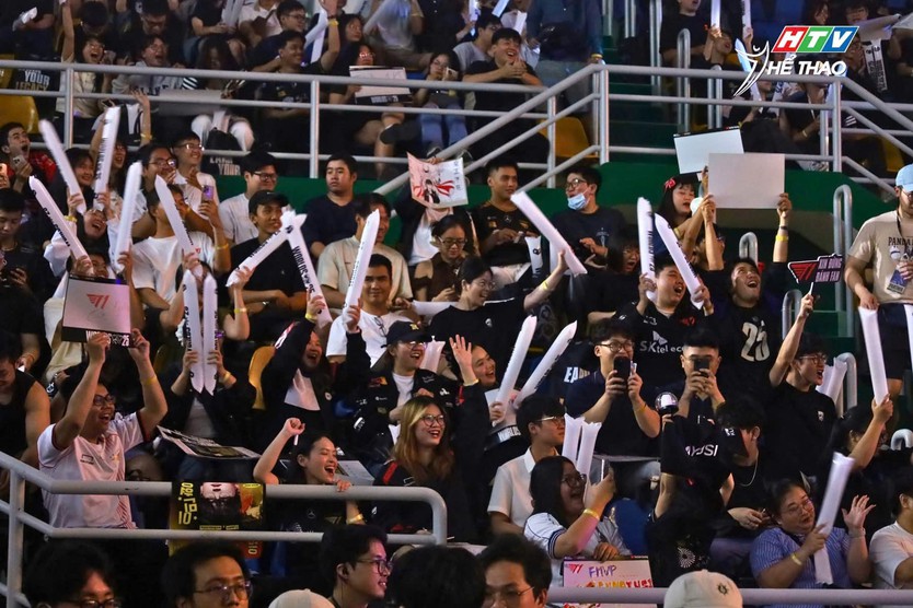 NewZround: Hàng nghìn khán giả cuồng nhiệt tại Rạch Miễu Arena trong đại chiến KT vs T1 - Ảnh 4.