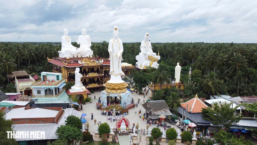Chùa Mẹ Nam Hải nằm ngay ngã ba sông, được bao bọc bởi cây trái miệt vườn- Ảnh 2.