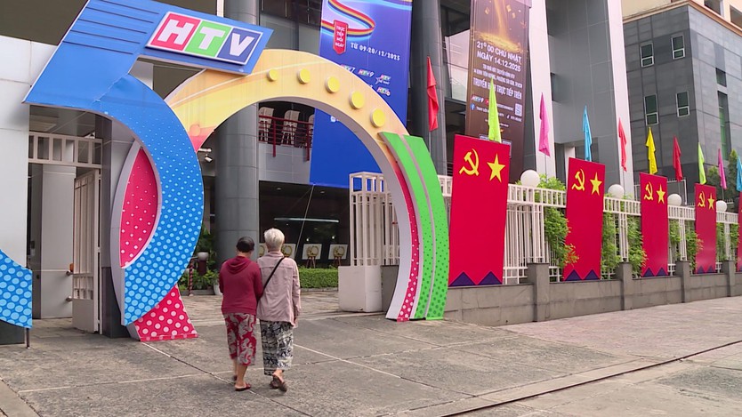 “Chung một tấm lòng” - Hành trình san sẻ yêu thương đến miền Trung - Ảnh 1.