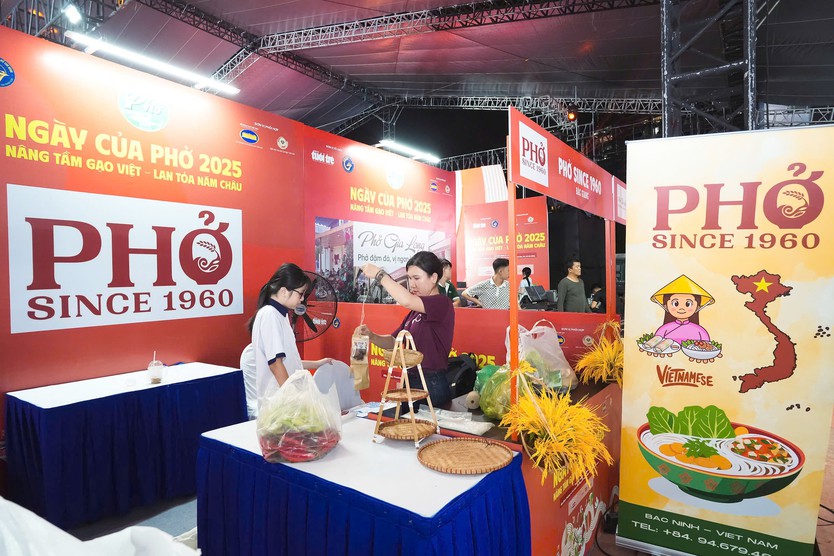 Hôm nay (13/12), phở các vùng miền hội tụ trong lễ hội Ngày của Phở ở TP. Hồ Chí Minh- Ảnh 6.