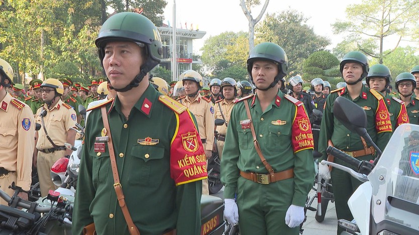Công an TP. Hồ Chí Minh ra quân đảm bảo an ninh trật tự dịp Tết Nguyên đán- Ảnh 5.